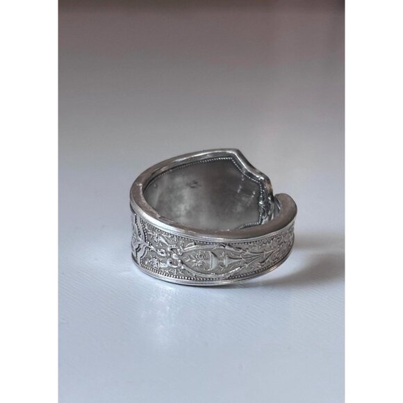 Handmade Antique Silver Plated Spoon Ring: Monogram “N” “Ancestral”, Size 10.5 - Picture 5 of 8